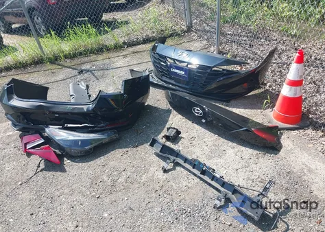 2023 Hyundai Elantra Sel z USA, uszkodzony, nr VIN 5NPLS4AG7PH092215